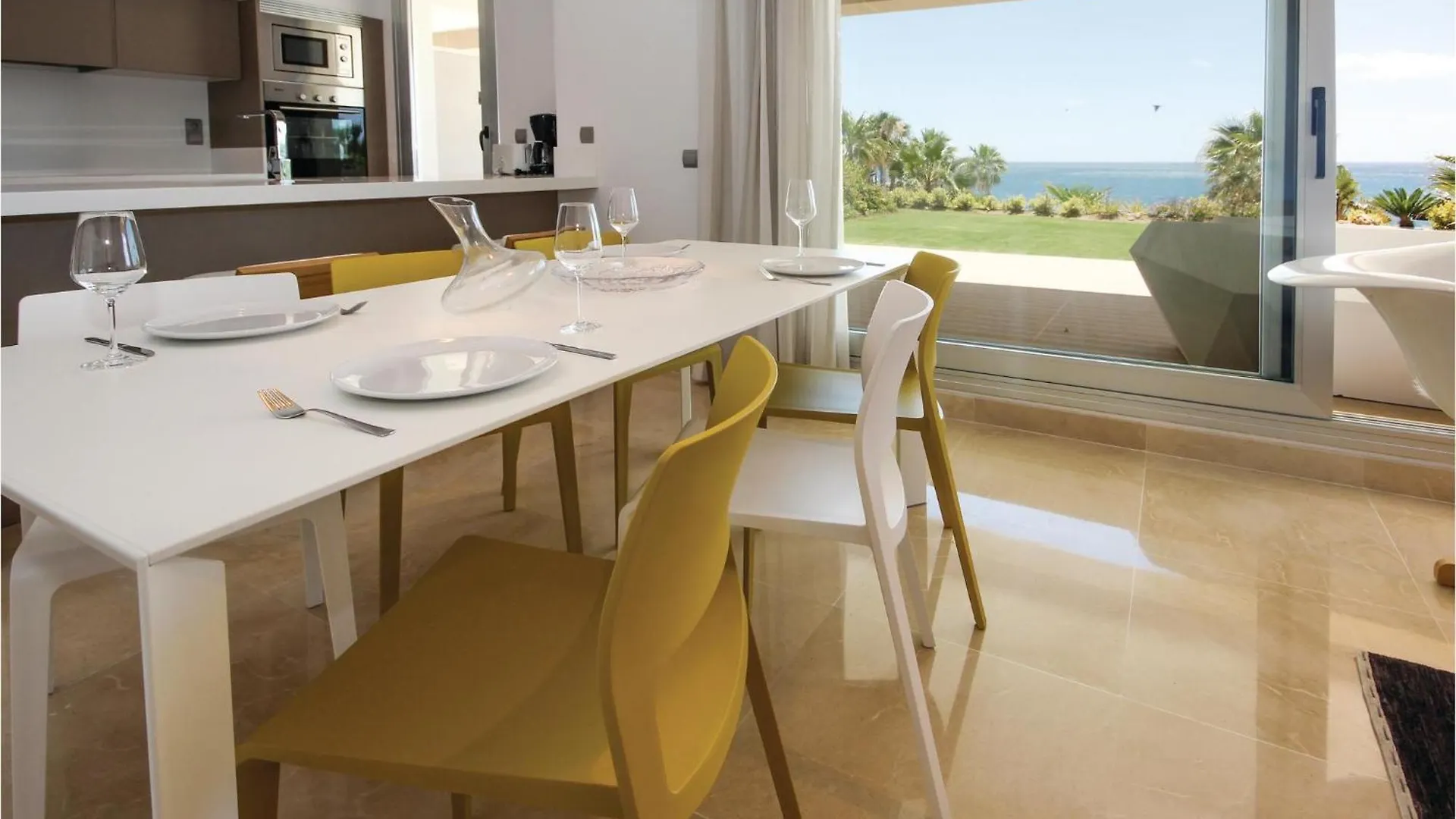 Gorgeous Apartment In Estepona With Wifi